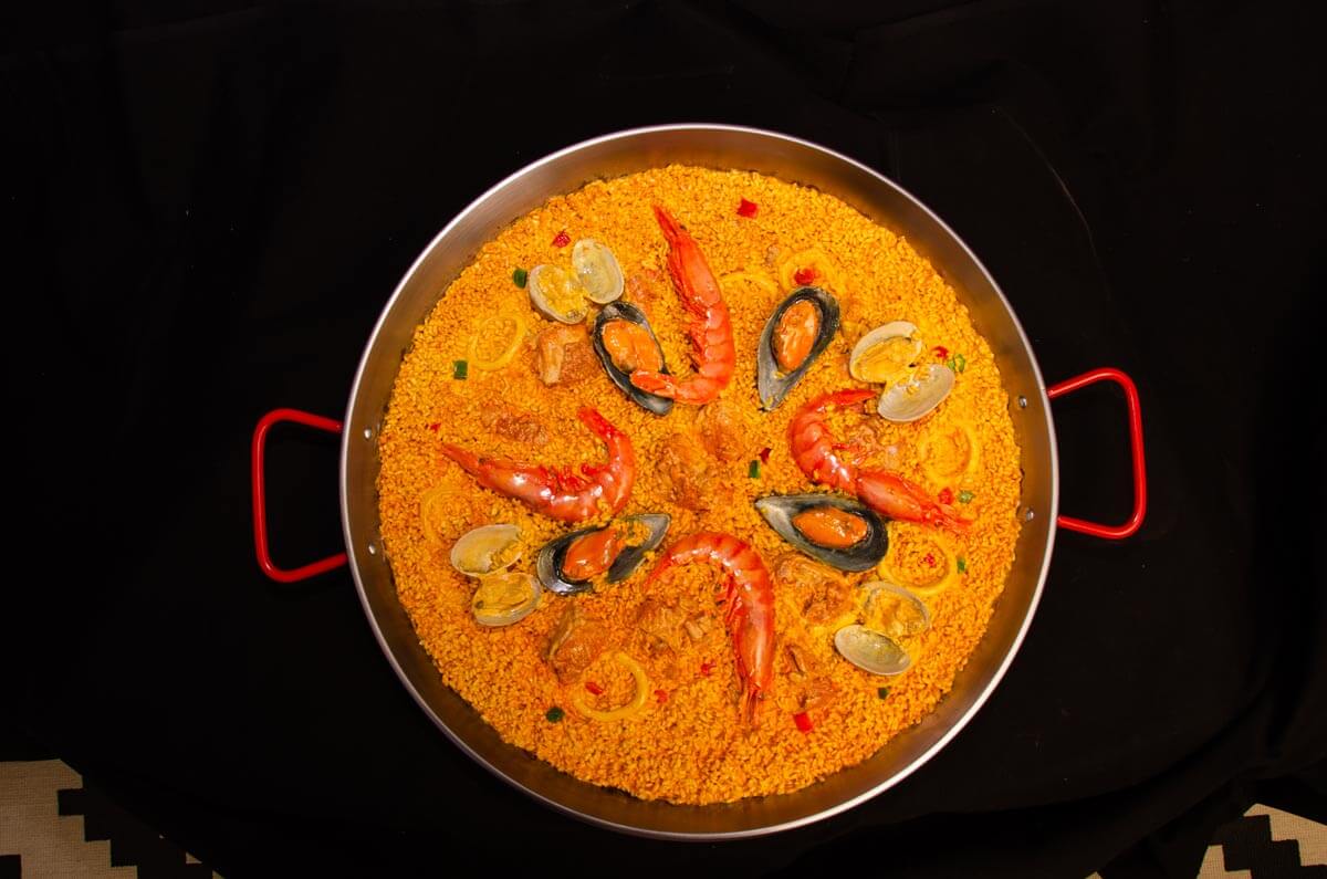 paella ficticia, imitación de paella valenciana, réplica de paella, comida de exposición paella, comida ficticia, fake food